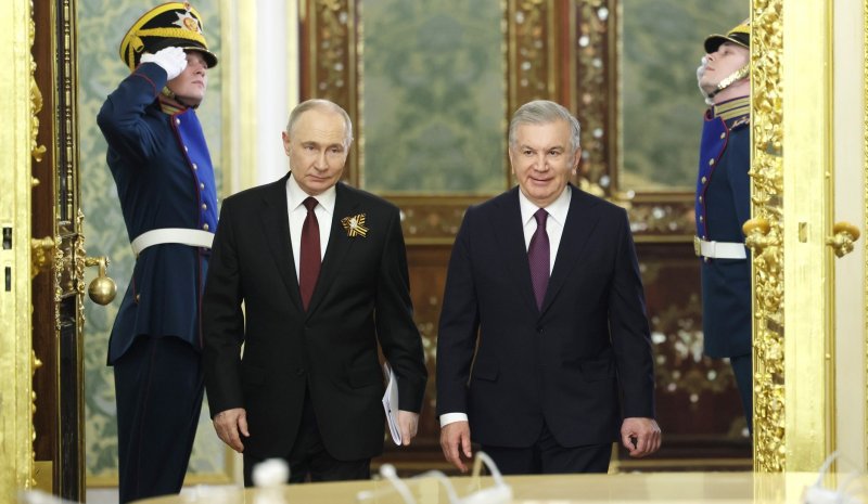 Шавкат Мирзиеев поздравил Владимира Путина с Днем России