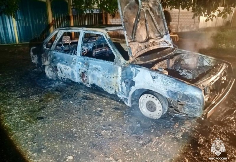 СТАВРОПОЛЬЕ. В порыве ярости мужчина поджёг собственный автомобиль