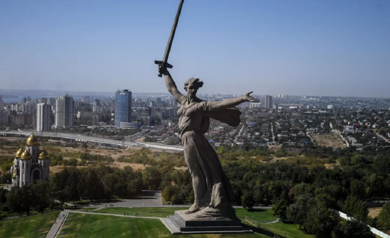 ВОЛГОГРАД. В Волгограде мужчина скончался во время экскурсии на Мамаевом кургане