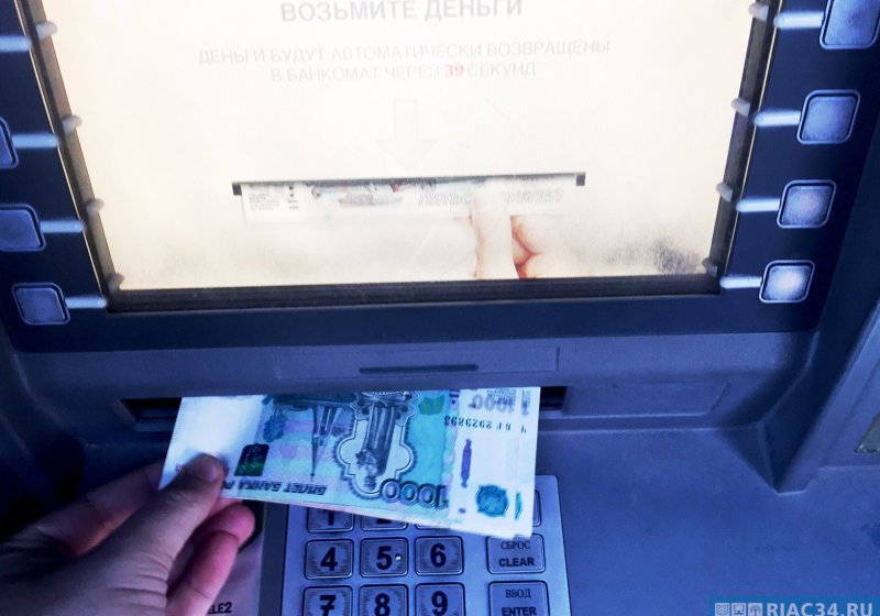 ВОЛГОГРАД. Полицейский из Волгограда спас пенсионерку от мошенников за секунду до перевода