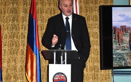 Армянская диаспора в Британии осудила арест Карапетяна