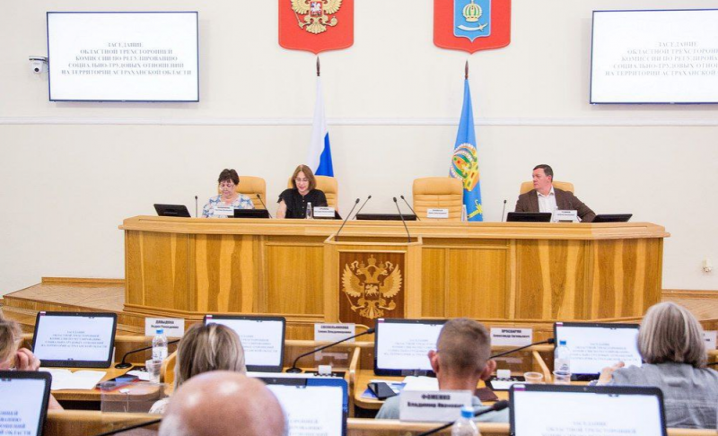 АСТРАХАНЬ. В Астраханской области разработали меры поддержки трудоустройства участников СВО
