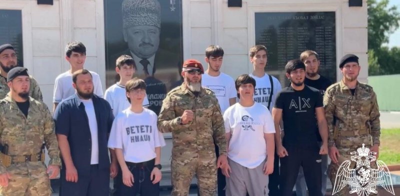 ЧЕЧНЯ. Дети погибших сотрудников Росгвардии получили уроки самообороны в ОМОН «АХМАТ-Грозный»