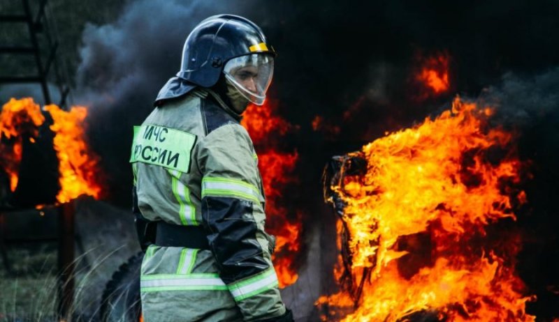ЧЕЧНЯ. Масштабный пожар охватил северную окраину Грозного — на месте работают спасатели