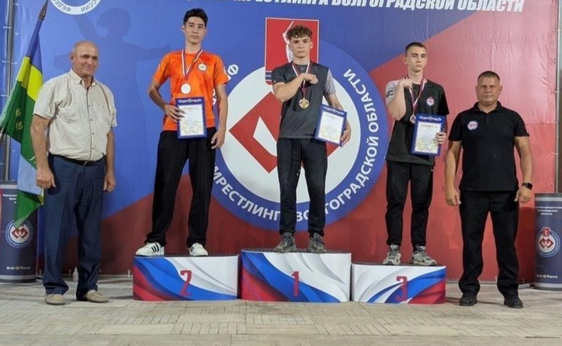 КАЛМЫКИЯ. Сильные руки из Калмыкии покорили Поволжье на турнире по армрестлингу