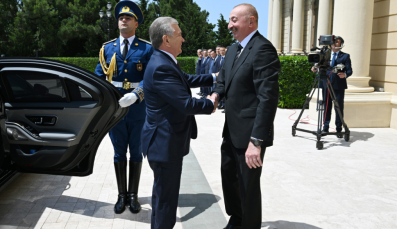 Президент Азербайджана принял главу Узбекистана
