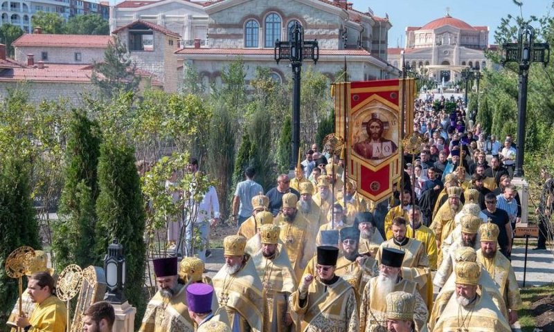 СЕВАСТОПОЛЬ. Севастополь отметил День Крещения Руси: тысячи верующих приняли участие в ночном богослужении