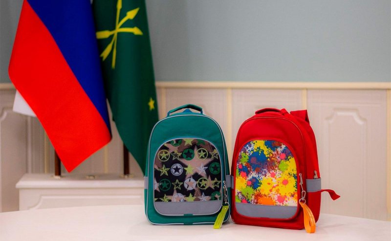 АДЫГЕЯ. Глава Адыгеи Мурат Кумпилов: Более 6 000 ранцев и учебных комплектов подготовлено в рамках акции «Подарок первокласснику»
