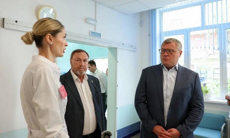 АСТРАХАНЬ. Губернатор Игорь Бабушкин проверил после капремонта Поликлиническое отделение Городской поликлиники №5 в Астрахани