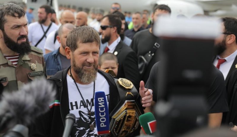 ЧЕЧНЯ.  Чимаев вдохновил Кадырова: глава ЧР вернулся в спорт после победы UFC