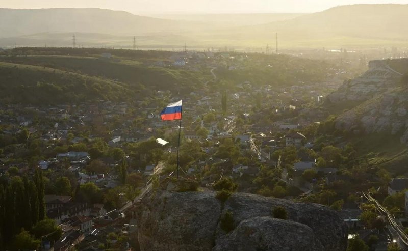 КРЫМ. Молдавская диаспора открыла в Крыму памятник Стефану Великому в ответ на снос советских монументов