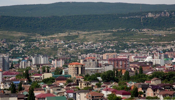 Стрельба произошла у торгового центра в Махачкале