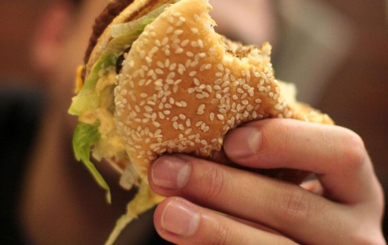 Ультраобработанные продукты вызывают ожирение быстрее, чем более натуральные