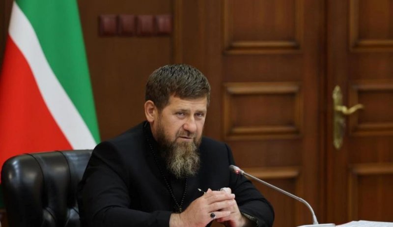 ЧЕЧНЯ. Кадыров получил медаль «За заслуги перед Веденским районом» на открытии жилого дома «Крепость Ведено»