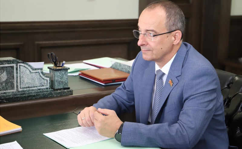 КРАСНОДАР. Юрий Бурлачко обсудил вопросы организации летнего отдыха детей с министром труда и социального развития края