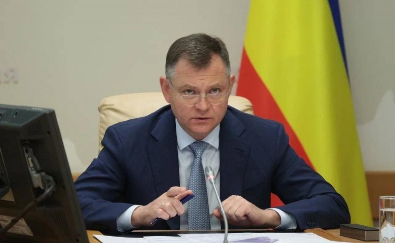 РОСТОВ. Врио губернатора Юрий Слюсарь поручил завершить обустройство детских площадок до октября