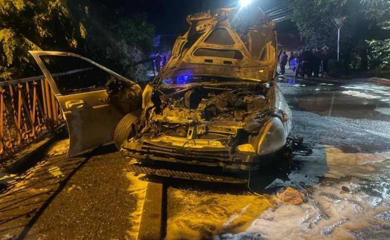 С. ОСЕТИЯ. Во Владикавказе в результате ДТП врезалась в ограждение и загорелась машина с детьми в салоне