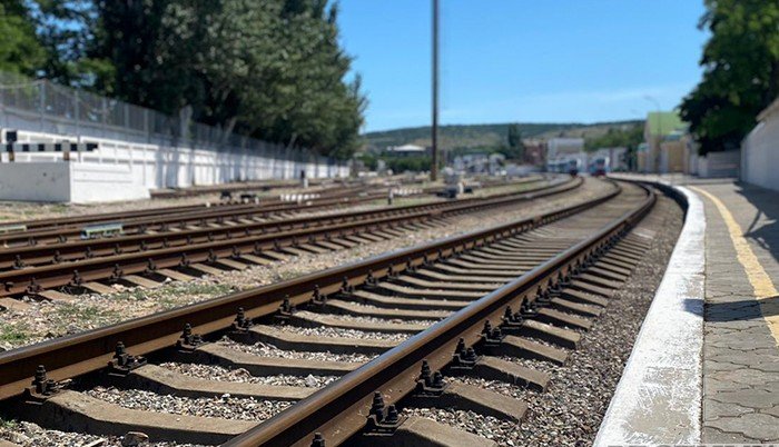 В Казахстане погибли три человека при столкновении поезда и машины