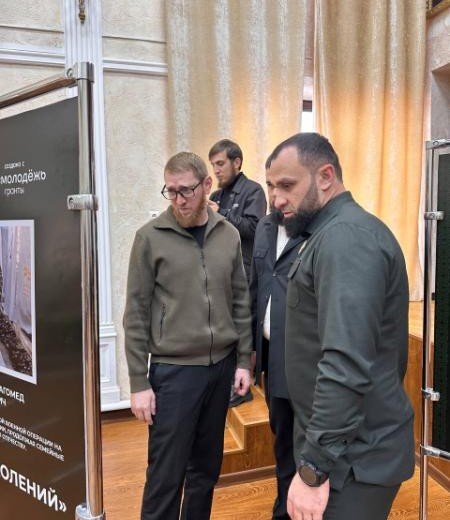 ЧЕЧНЯ. В Чечне открылась передвижная выставка «Связь поколений»: от героев ВОВ — к защитникам СВО
