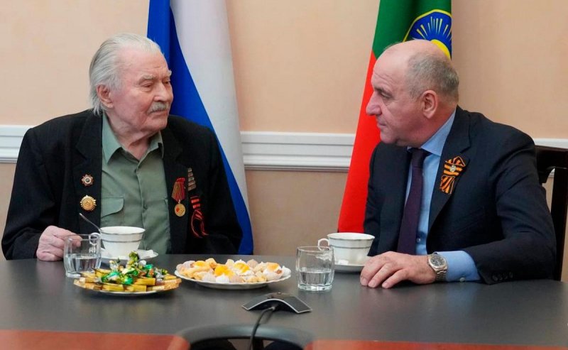 КЧР. Глава Карачаево-Черкесии Рашид Темрезов поздравил пенсионеров, ветеранов войны и труда с Днем пожилого человека