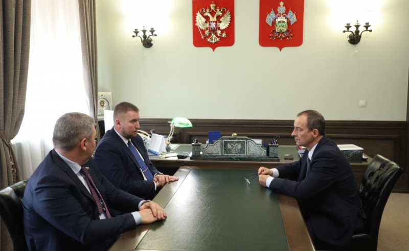 КРАСНОДАР. Юрий Бурлачко провел встречу с председателем Народного Совета ЛНР