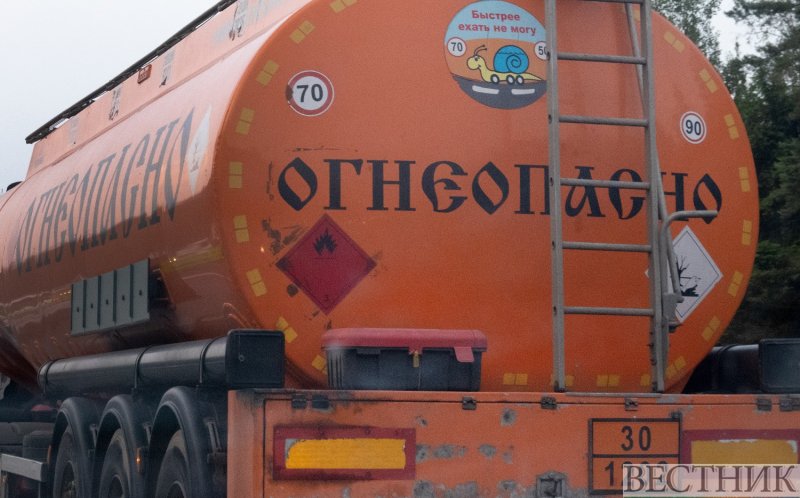 Власти Крыма до конца месяца устранят дефицит топлива на автозаправках