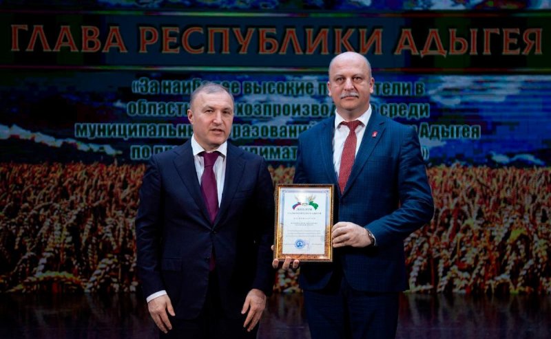 АДЫГЕЯ. Глава Адыгеи Мурат Кумпилов наградил лучших аграриев региона и поблагодарил их за укрепление продовольственной безопасности страны