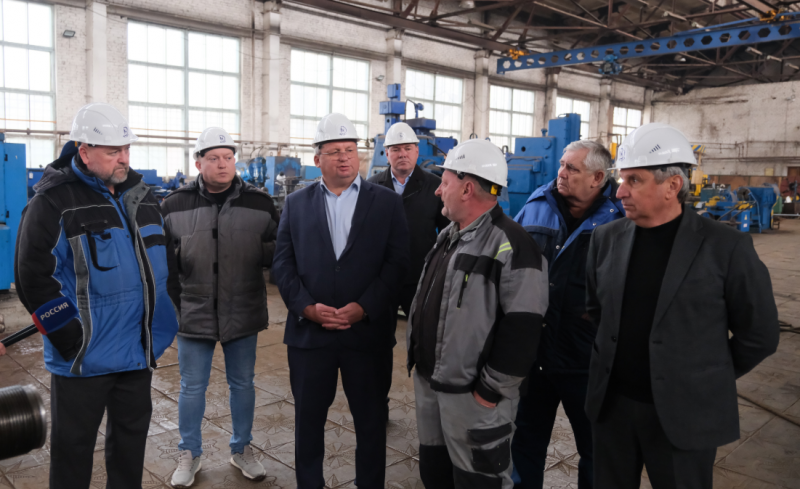 АСТРАХАНЬ. Председатель Думы Астраханской области Игорь Мартынов проверил объекты социальной и судоремонтной сфер в Камызякском районе