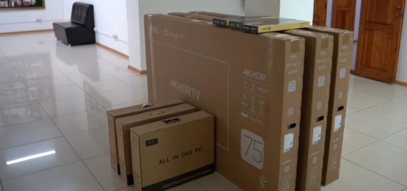 ЧЕЧНЯ. Министр образования ЧР передал школам Аргуна новое цифровое оборудование