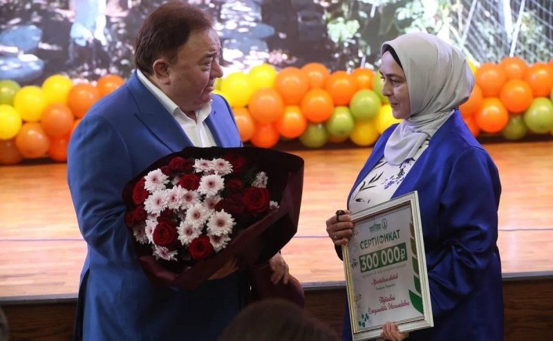 ИНГУШЕТИЯ. Глава Ингушетии Махмуд-Али Калиматов наградил победителей конкурсов «Лучшее личное подсобное хозяйство» и «Фестиваль цветов»