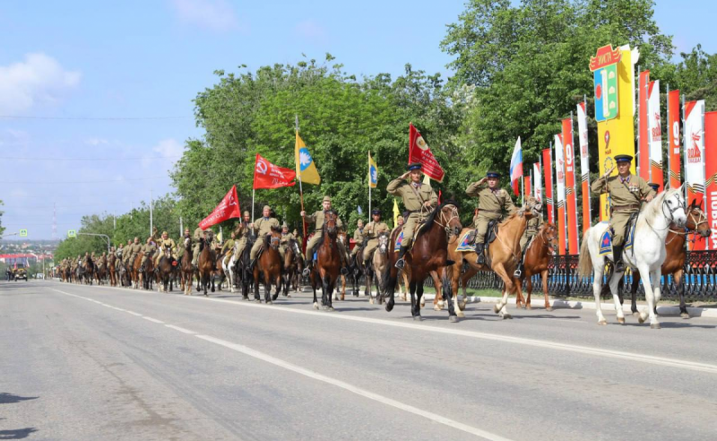 КАЛМЫКИЯ. Глава Калмыкии Бату Хасиков почтил память воинов 110-й Отдельной Калмыцкой кавалерийской дивизии, оборонявших Дон в годы ВОВ