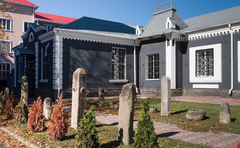 КЧР. В краеведческом музее КЧР открылась выставка «Защита суверенитета России»