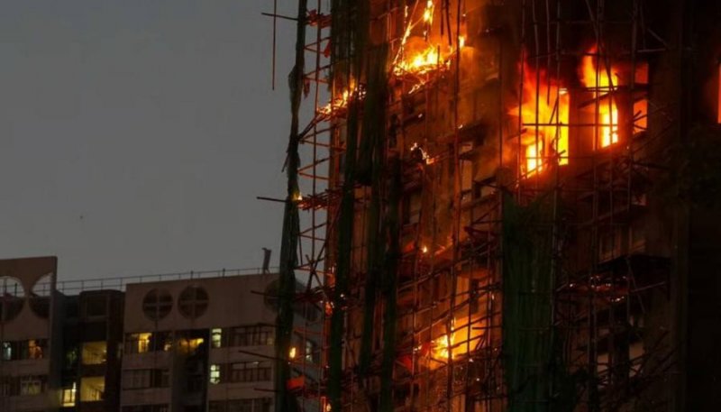 Крупный пожар в Гонконге: 55 погибших, 62 человека всё ещё заблокированы