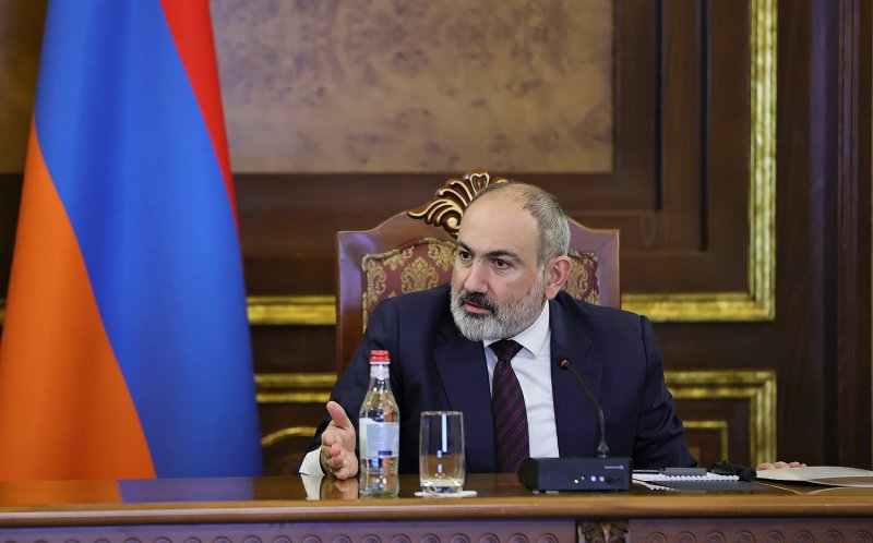 Пашинян встретился со спикером парламента Казахстана