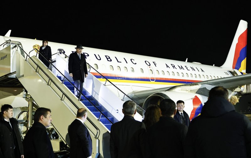 Премьер-министр Армении прилетел в Казахстан