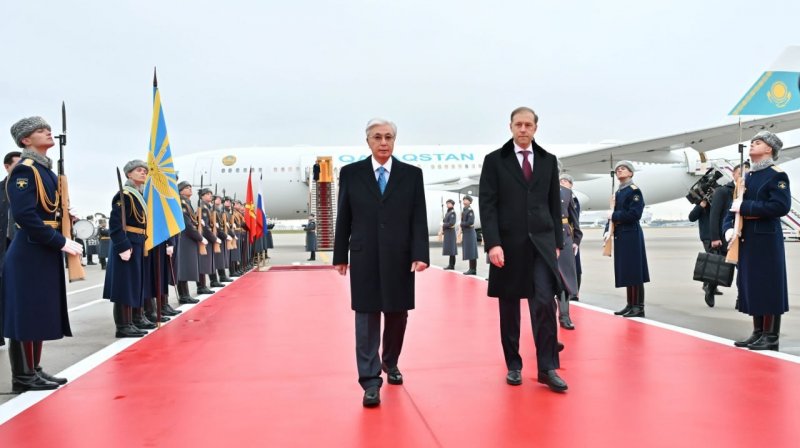 Президент Казахстана прилетел в Москву