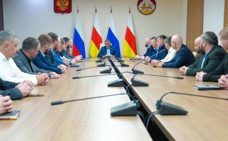 С. ОСЕТИЯ. Сергей Меняйло: Цель программы «Доблесть Осетии» – не просто обучить участников СВО, но и трудоустроить их