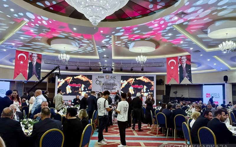 Всемирный совет журналистов вручил премии Исмаила Гаспралы и поздравил Азербайджан с Днем победы