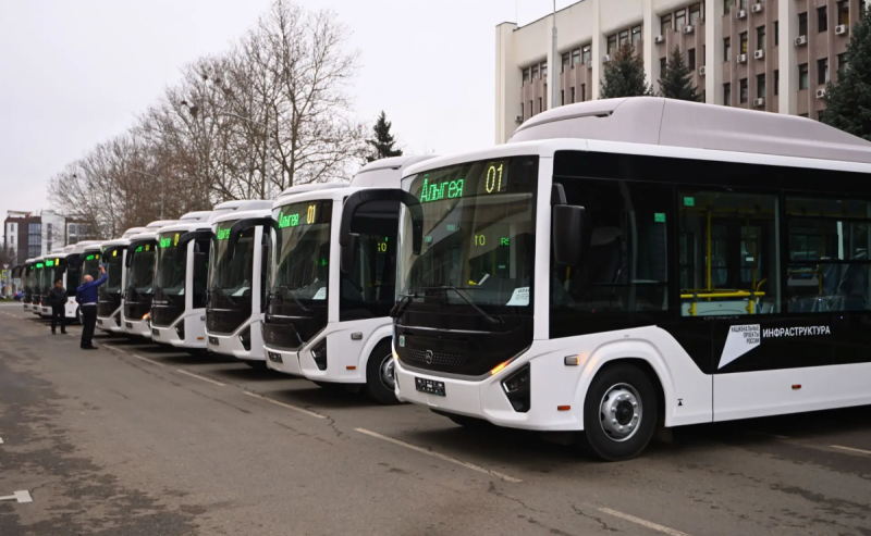 АДЫГЕЯ. Глава Адыгеи Мурат Кумпилов: Парк общественного транспорта Майкопа пополнился 10 новыми автобусами ПАЗ СИТИМАКС 9