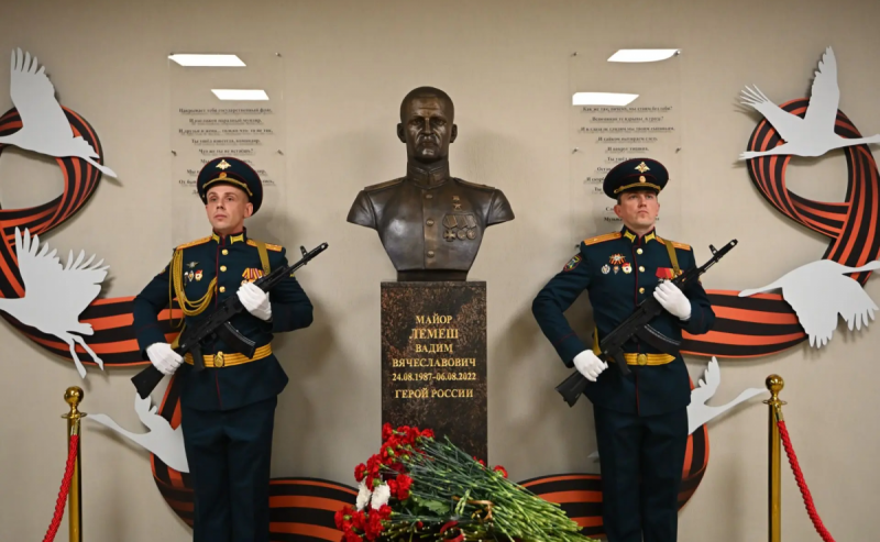 АДЫГЕЯ. Мурат Кумпилов: Майкопской школе №2 присвоено имя Героя России, майора Вадима Лемеша, погибшего в зоне СВО