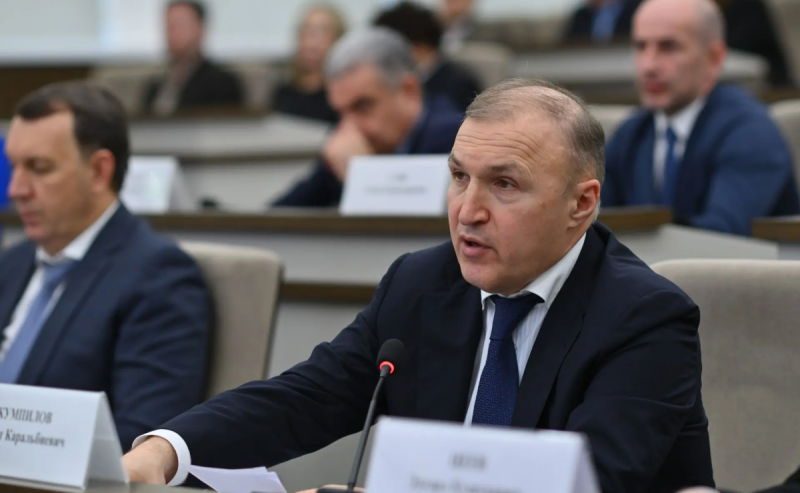 АДЫГЕЯ. Мурат Кумпилов: В рамках мер по развитию молодежной отрасли число волонтеров в Адыгее превысило 56 тысяч человек