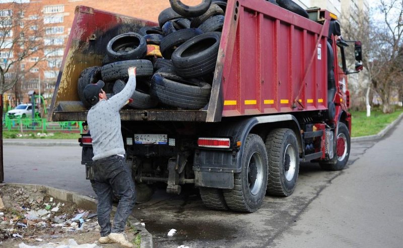 АДЫГЕЯ. Власти Майкопа вплотную занялись очисткой города от скопления автомобильных покрышек