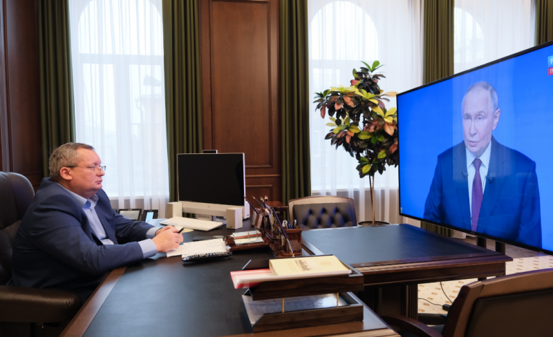 АСТРАХАНЬ. Игорь Мартынов: Приоритеты, обозначенные президентом Владимиром Путиным, являются ориентиром для работы депутатов Астраханской области