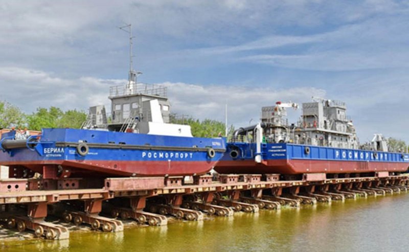 АСТРАХАНЬ. Появившееся в астраханском порту судно «Берилл» будет помогать земснарядам в дноуглубительных работах