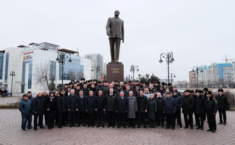 АСТРАХАНЬ. В Астрахани почтили память азербайджанского лидера Гейдара Алиева