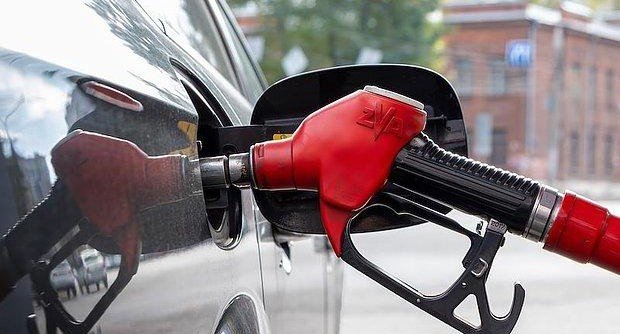 Цены на топливо резко упали на бирже: бензин и дизель подешевели до 4,1%