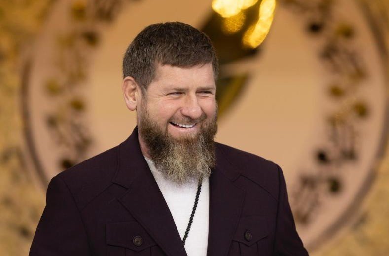 ЧЕЧНЯ. Путин назвал кавказскую традицию ранних браков положительной, приведя в пример семью Кадырова