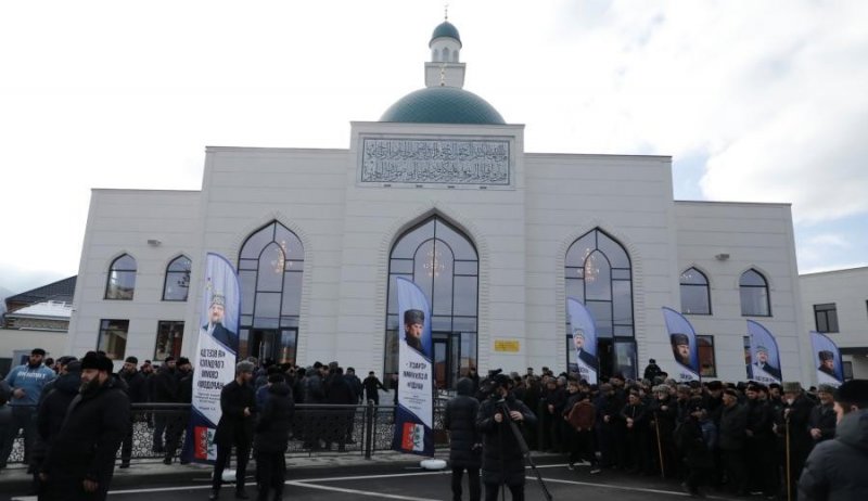 ЧЕЧНЯ. В селе Махкеты открылась новая центральная мечеть имени Юсупа-Хаджи — мюрида Шейха Кунта-Хаджи Кишиева