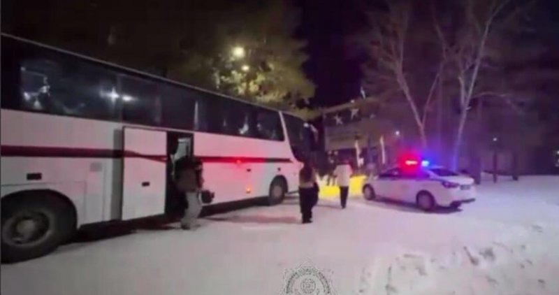 Казахстанские спасатели вызволили из снежного плена более 100 человек