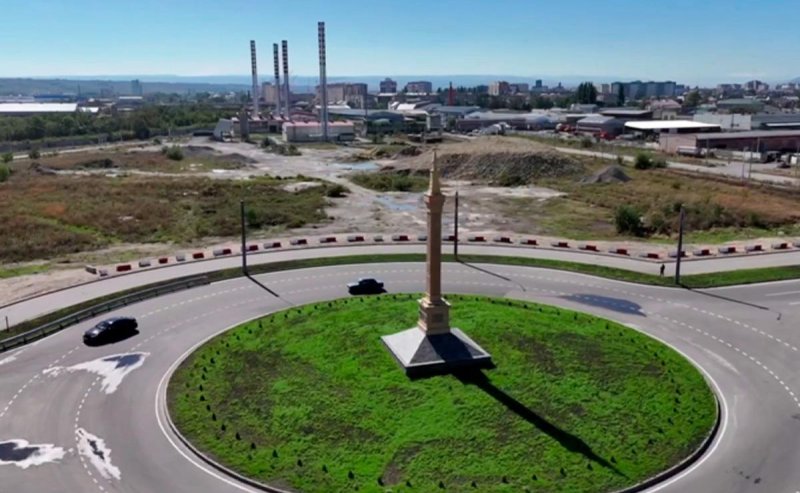 КЧР. Мэр Алексей Баскаев призвал жителей поддержать стелу 200-летия Черкесска в онлайн-голосовании в категории «Большие города»